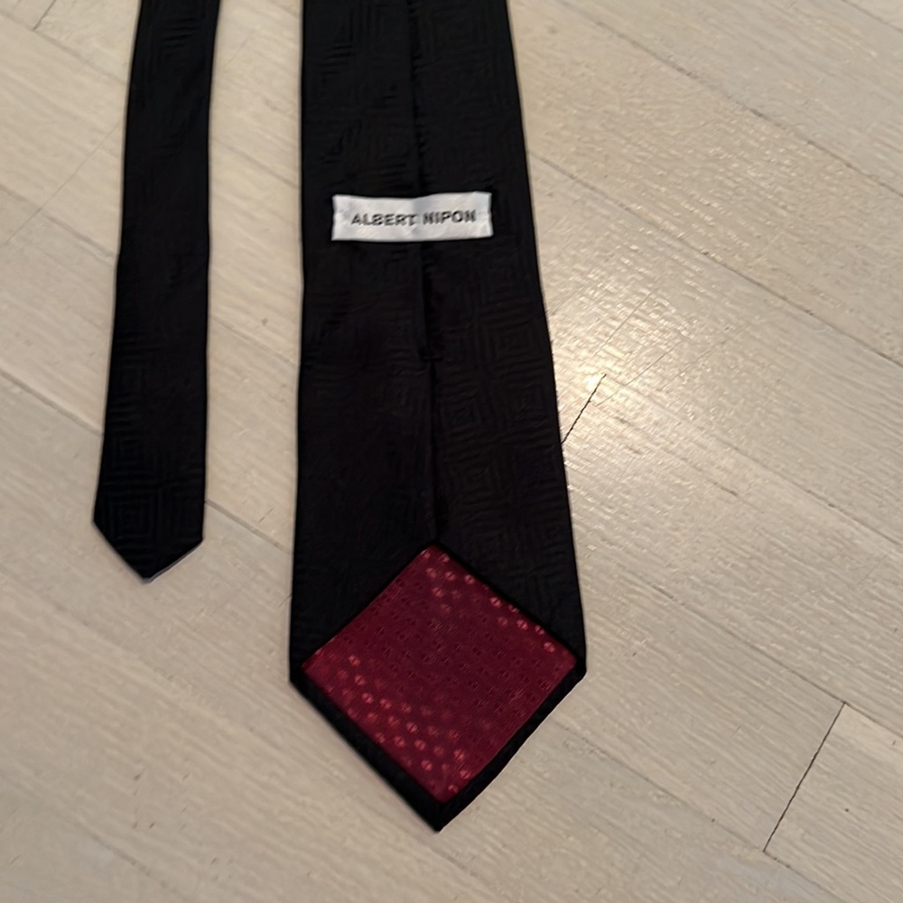 Albert Nipon silk tie - Picture 8 of 9